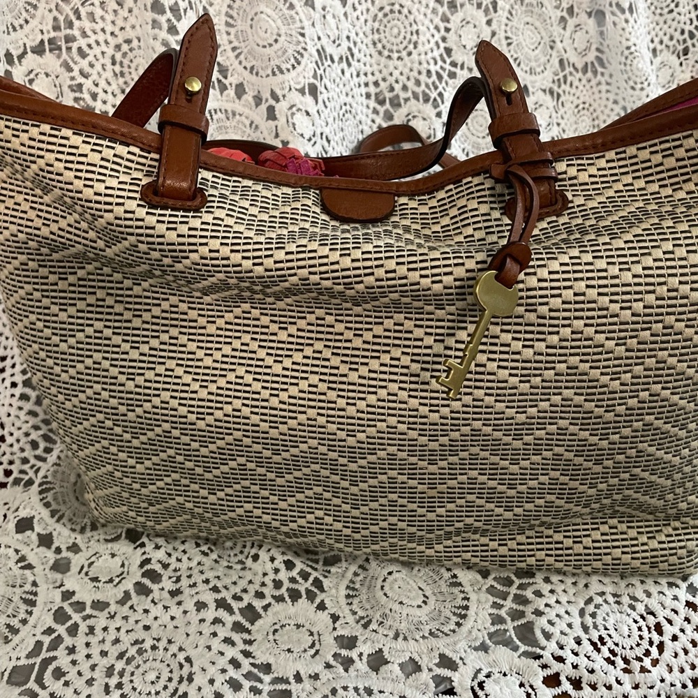 Fossil tote bag